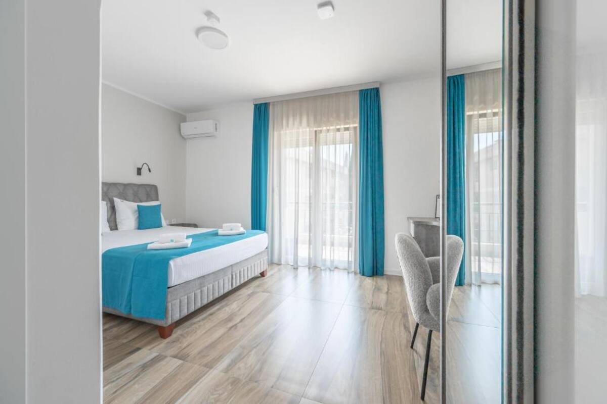 Guest room at Hotel Mondo with balcony doors and city view